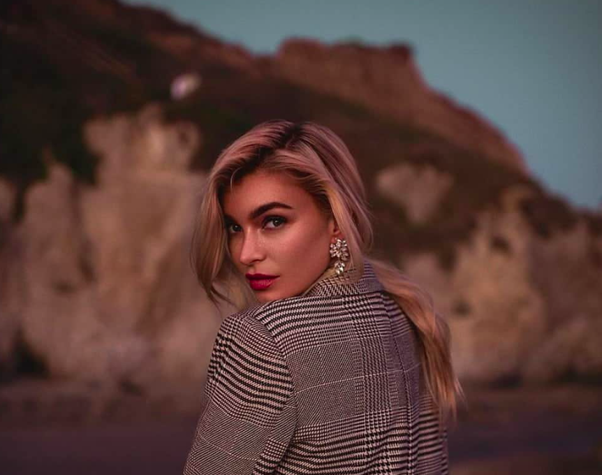 Side Parts Are Making A Comeback