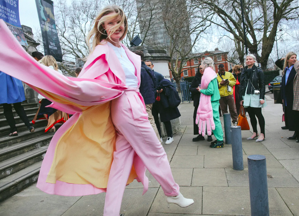 10 Pastel Street Style Looks To Inspire You This Spring