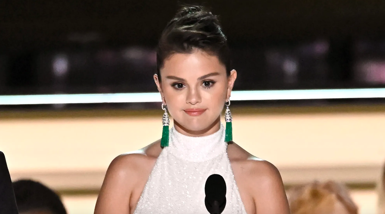 Selena Gomez Debuts Her Blonde Hair