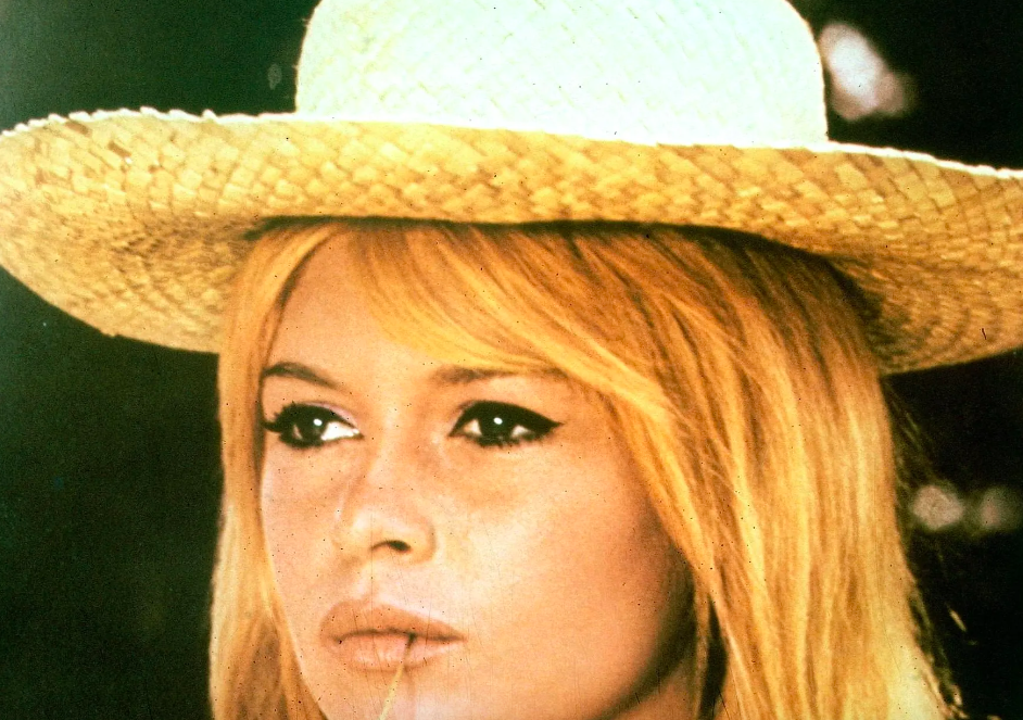 18 Vintage Photos Of Icons Wearing Straw Hats