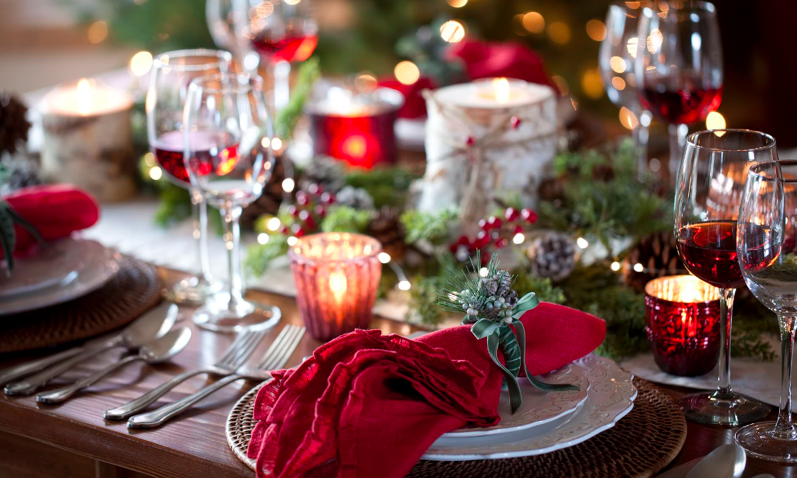 How To Set A Table This Christmas, A Hostess’s Guide