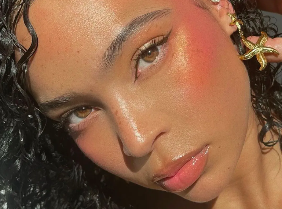 Sunset Blush Is The Popular Summer Makeup Trend